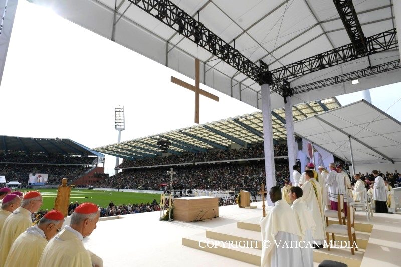 C'est après la messe rassemblant 40 000 personnes que le pape François a annoncé l'ouverture prochaine du procès en béatification du roi Baudouin © Vatican Media