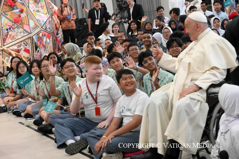 Voyage apostolique en Indonésie : Rencontre avec les Jeunes de Scholas Occurrentes, 4 septembre 2024 © Vatican Media 