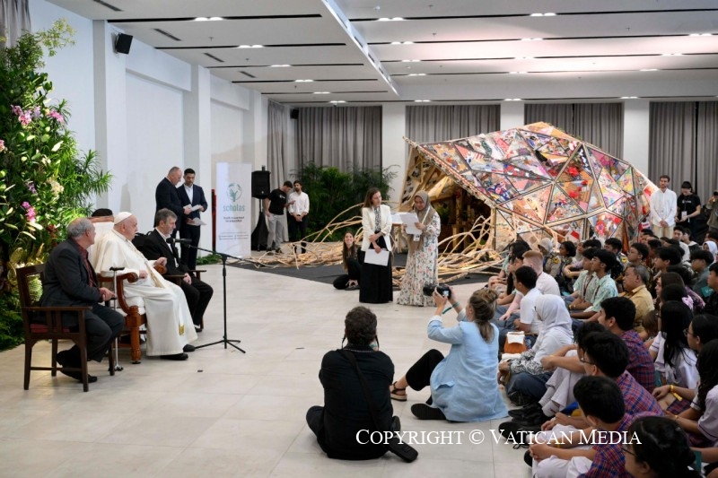 Voyage apostolique en Indonésie : Rencontre avec les Jeunes de Scholas Occurrentes, 4 septembre 2024 © Vatican Media 