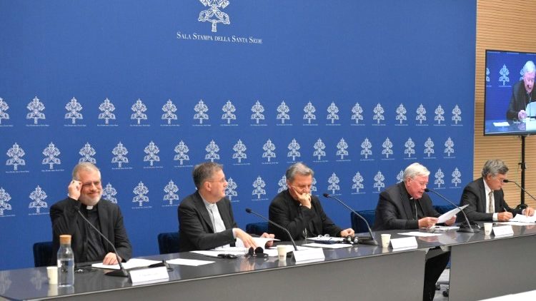 Conférence de presse des responsables du Synode des évêques, lundi 16 septembre 2024 © vatican.va 