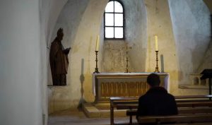 "Permettre aux hommes et aux femmes d’aujourd’hui de vivre quelque chose de grand et de beau" © cathedrale-chartres.org