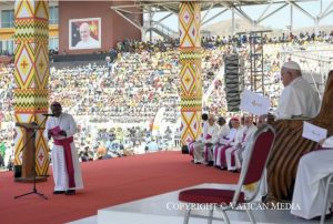 Discours d’hommage du responsable de la Commission pour la jeunesse, Mgr John Bosco Auram, évêque de Kimbe © Vatican Media