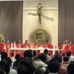 Au cours de la célébration, le cardinal rappelle le thème de la récente visite du Pape François : Foi, Fraternité et Compassion © UCA News