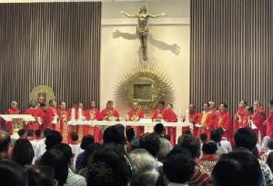 Au cours de la célébration, le cardinal rappelle le thème de la récente visite du Pape François : Foi, Fraternité et Compassion © UCA News