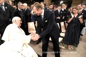 Il a été accueilli par le Grand-Duc Henri et la Grande-Duchesse Maria Teresa, fervents catholiques © Vatican Media