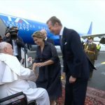 Le pape François est accueilli par le Grand-Duc, Son Altesse Royale Henri de Luxembourg et la Grande-Duchesse Marie-Thérèse de Luxembourg © Vatican Media