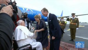 Le pape François est accueilli par le Grand-Duc, Son Altesse Royale Henri de Luxembourg et la Grande-Duchesse Marie-Thérèse de Luxembourg © Vatican Media