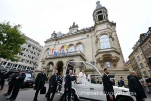 Le pape quitte le Cercle Cité après son discours aux autorités luxembourgeoises © Vatican Media