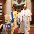 Le pape avait reçu Aung San Suu Kyi au Vatican en mai 2017 © Vatican media