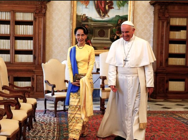 Le pape avait reçu Aung San Suu Kyi au Vatican en mai 2017 © Vatican media