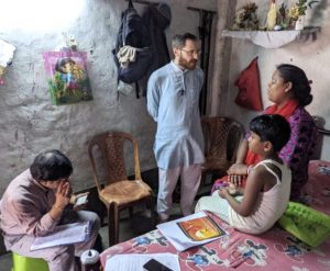 Le P. Laurent Bissaria, MEP, en mission en Inde pour témoigner auprès des plus pauvres © facebook.com/missionsetrangeresdeparis