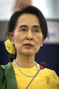 Le pape est prêt à accueillir au Vatican l'ex-cheffe de gouvernement birmane Aung San Suu Kyi, actuellement emprisonnée © commons.wikimedia.org