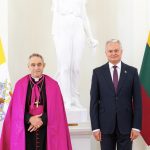 Mgr Gänswein nouveau nonce apostolique auprès des États baltes et le président lituanien M Gitanas Nauseda © Lietuvos Respublikos Prezidentas © Lietuvos Respublikos Prezidentas