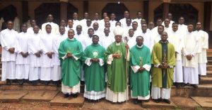 Mgr Onah a demandé aux fidèles de soutenir les nouveaux prêtres par la prière © diocèse catholique de Nsukka 