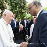 Le pape est accueilli par le Président de la République de Singapour,  Tharman Shanmugaratnam © Vatican Media