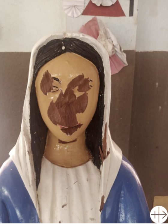 Statue de la Vierge Marie vandalisée dans la paroisse de Tansila (diocèse de Nouma au Burkina Faso © AED