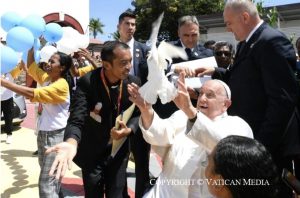 Un peuple souriant et résiliant, catholique à 98% © Vatican Media