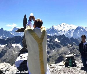 "Je propose du très physique, mais aussi du très spirituel. Cela va ensemble" © facebook.com/peregaspardcraplet 