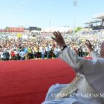 Le pape François rencontre la jeunesse au stade Sir John Guise © Vatican Media