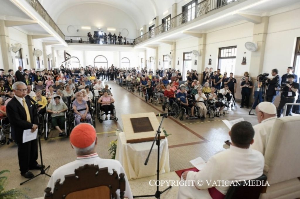 Petite allocution du Saint-Père aux personnes âgées, malades et au personnel de la Maison Sainte-Thérèse.