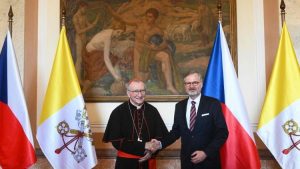 La cérémonie de signature, qui s'est déroulée au bureau du Premier ministre à Prague, a été présidée par le cardinal Pietro Parolin © Vatican Media