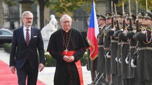 La cérémonie de signature, qui s'est déroulée au bureau du Premier ministre à Prague, a été présidée par le cardinal Pietro Parolin © Vatican Media