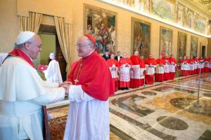 Le Cardinal Renato Raffaele Martino avec le pape François, 12 juin 2014 (c) constantinianorder.net