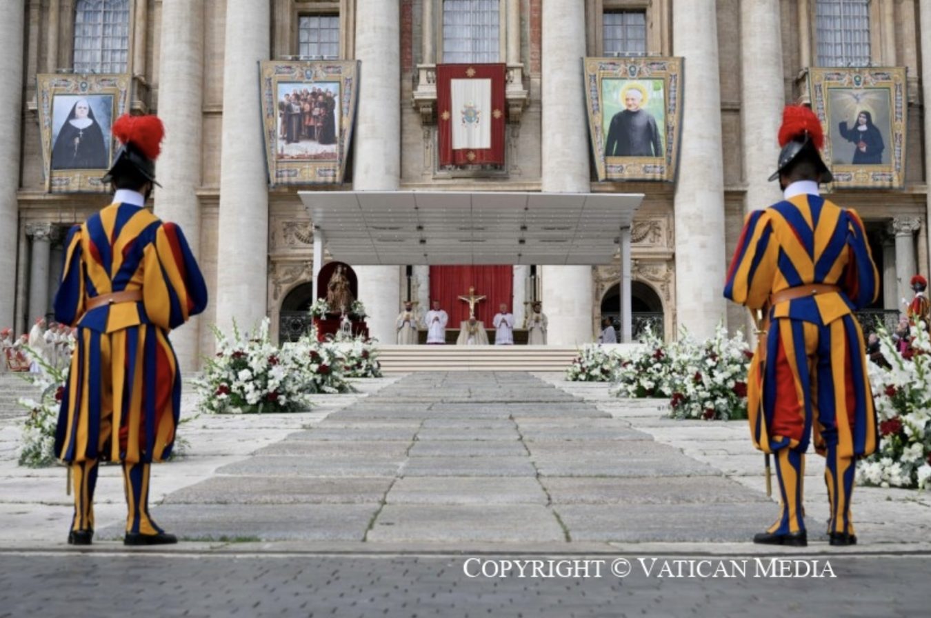 Canonisation de Marie-Léonie Paradis, Manuel Ruiz López et sept compagnons, François, Abdel Mooti et Raffaele Massabki, Giuseppe Allamano, et Elena Guerra © Vatican Media