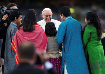 Le pape François salue les pèlerins à Croke Park, Dublin, en août 2018 © catholicbishops.ie