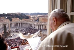 Devant la foule, des années après son élection : « J’ai eu peur en recevant cette nomination, mais je l’ai fait en esprit d’obéissance à Notre-Seigneur Jésus-Christ » © Vatican Media