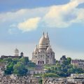 La basilique du Sacré Cœur de Montmartre surplombe la capitale de la République française © Wikimedia Commons