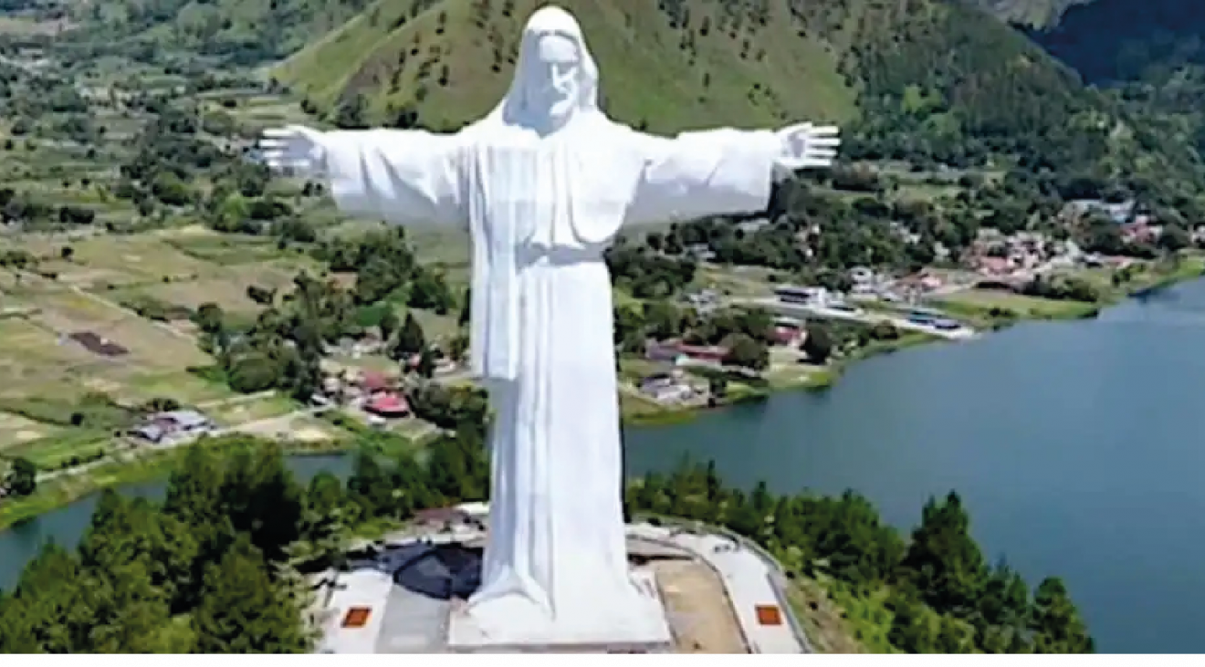 La statue a été officiellement dévoilée le 19 septembre par Mgr Antonius Subianto Bunjamin, président de la Conférence épiscopale indonésienne © UCA News