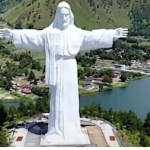 La statue a été officiellement dévoilée le 19 septembre par Mgr Antonius Subianto Bunjamin, président de la Conférence épiscopale indonésienne © UCA News