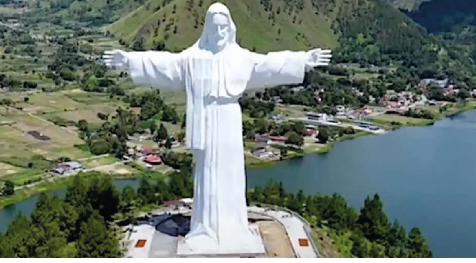 La statue a été officiellement dévoilée le 19 septembre par Mgr Antonius Subianto Bunjamin, président de la Conférence épiscopale indonésienne © UCA News