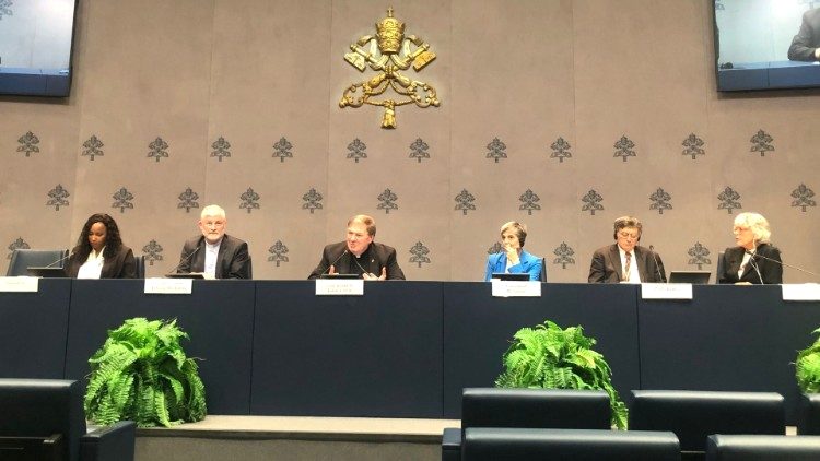 Conférence de presse jour 9 : prendre soin des relations au sein de l'Église et avec le monde extérieur © Vatican Media