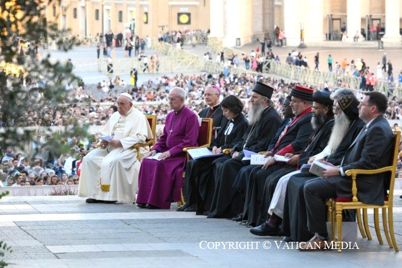 Veillée de prière œcuménique « Together » sur la place Saint-Pierre, en 2023 © Vatican Media