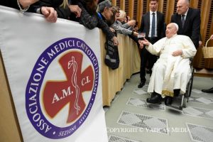 Discours du pape aux pêcheurs de diverses régions d'Italie et aux participants à la Conférence organisée par la Conférence épiscopale italienne sur les services nationaux de santé en Europe © Vatican Media