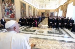 Lors de sa rencotre avec les séminaristes de Tolède (Espagne), le pape rappelle quelques fondamentaux du sacerdoce © Vatican Media