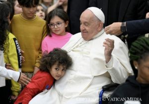 Laissez venir à moi les petits enfants © Vatican Media