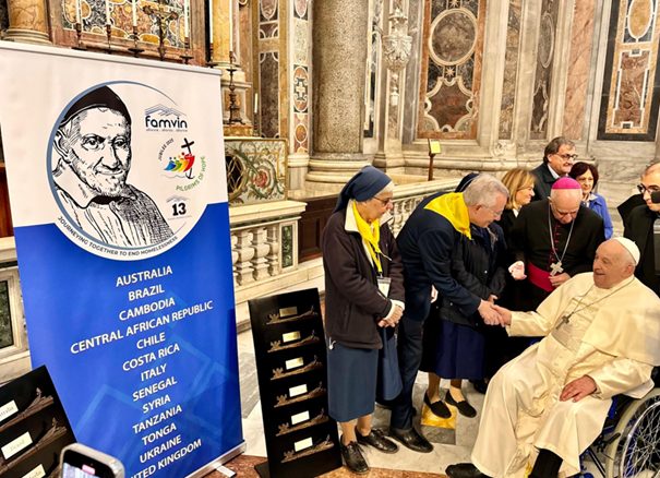 Le Projet « 13 Maisons » pour le Jubilé de la Famille vincentienne, béni par le pape François le 17 novembre 2024 à Rome © Famvin Homeless Alliance