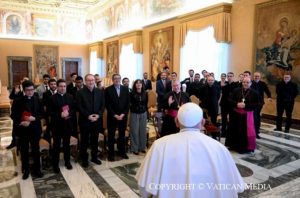 Le groupe de séminaristes et leurs accompagnateurs, reçus par le pape le 16 novembre 2024 © Vatican Media