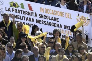 Le groupe des Carmélites missionnaires du Saint-Esprit , place Saint-Pierre, le 3 novembre 2024 © Vatican Media