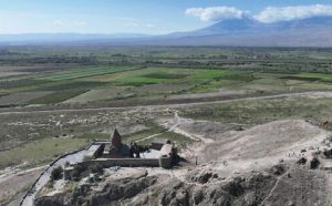 Les vestiges de l’église octogonale à Artaxata, ancienne capitale du royaume d’Arménie © Asia News