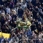 Pèlerins réunis sur la place Saint-Pierre pour l'Angélus © Vatican Media