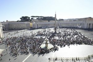 Place Saint-Pierre lors de l'Angélus du 1er novembre © Vatican Media