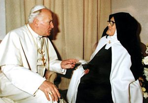 Saint Jean-Paul II et sœur Lucie de Fatima © capture @EpiskopatNews