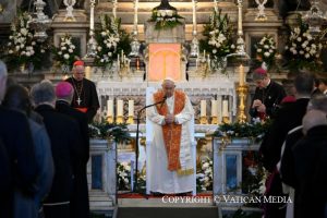 Voyage apostolique à Ajaccio : Prière de l'Angélus avec les évêques, les prêtres, les diacres, les personnes consacrées et les séminaristes, 15 décembre 2024 © Vatican Media