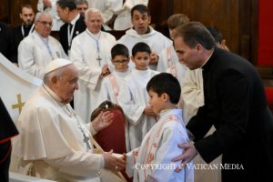 Voyage apostolique à Ajaccio : Prière de l'Angélus avec les évêques, les prêtres, les diacres, les personnes consacrées et les séminaristes, 15 décembre 2024 © Vatican Media