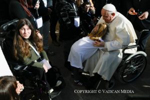 Voyage apostolique à Ajaccio : Prière de l'Angélus avec les évêques, les prêtres, les diacres, les personnes consacrées et les séminaristes, 15 décembre 2024 © Vatican Media