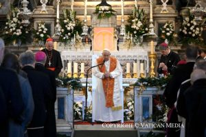 Dans la cathédrale d'Ajaccio, le pape a prié l'Angélus et a donné un discours à l'attention du clergé et des consacrés © Vatican Media